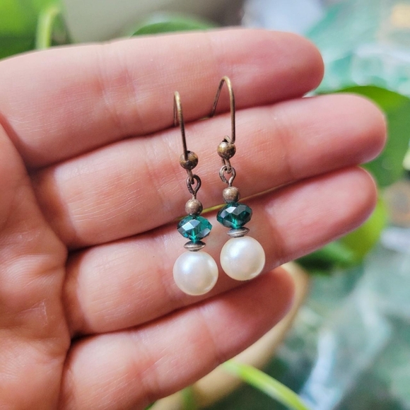 Vintage Dainty Faux Pearl Drop Blue Beaded Earrings - Picture 6 of 8